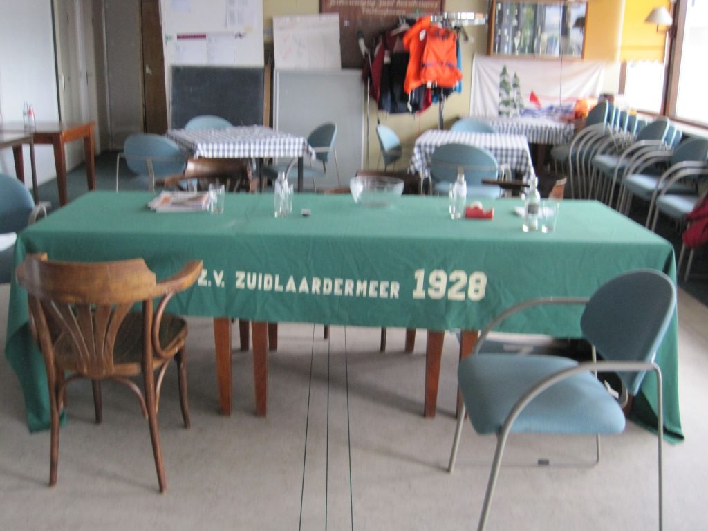 Groen tafelkleed met de tekst Z.V. Zuidlaardermeer 1928