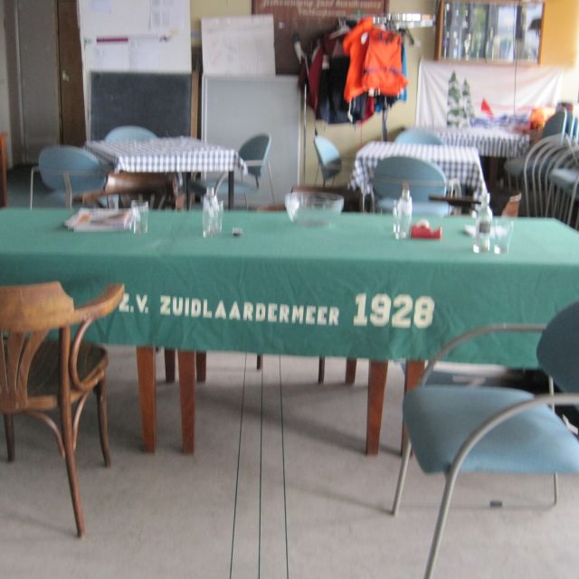 Groen tafelkleed met de tekst Z.V. Zuidlaardermeer 1928