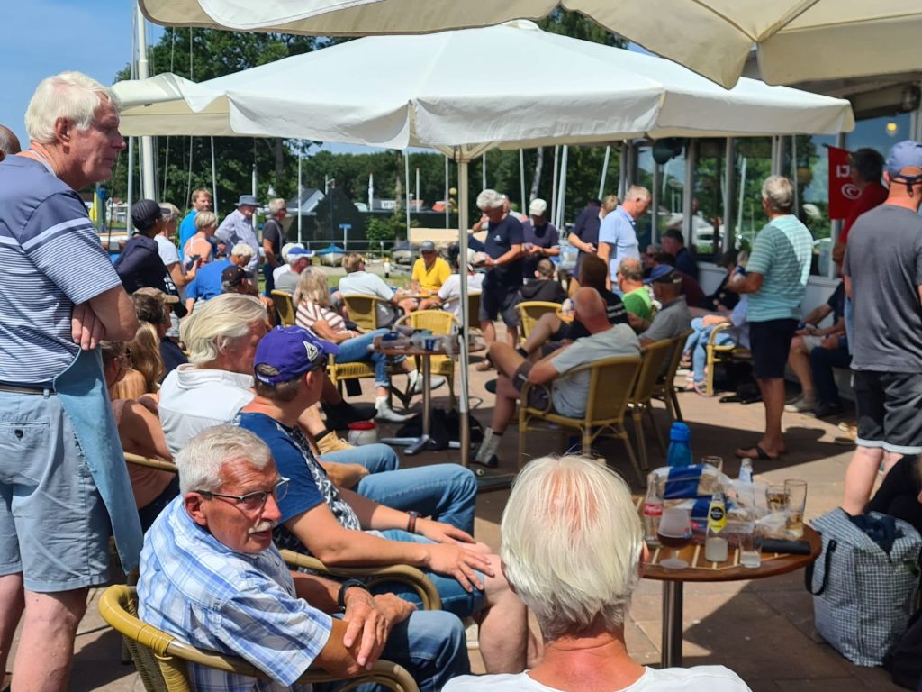 Mensen op een terras