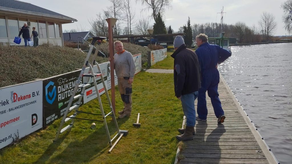 Vrijwilligers bij de steiger